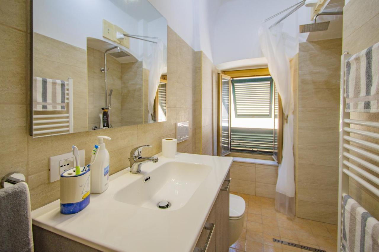 Garibaldi 57 Apartment Loano Bagian luar foto