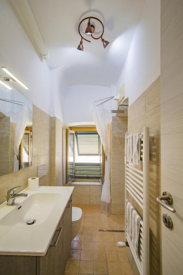 Garibaldi 57 Apartment Loano Bagian luar foto