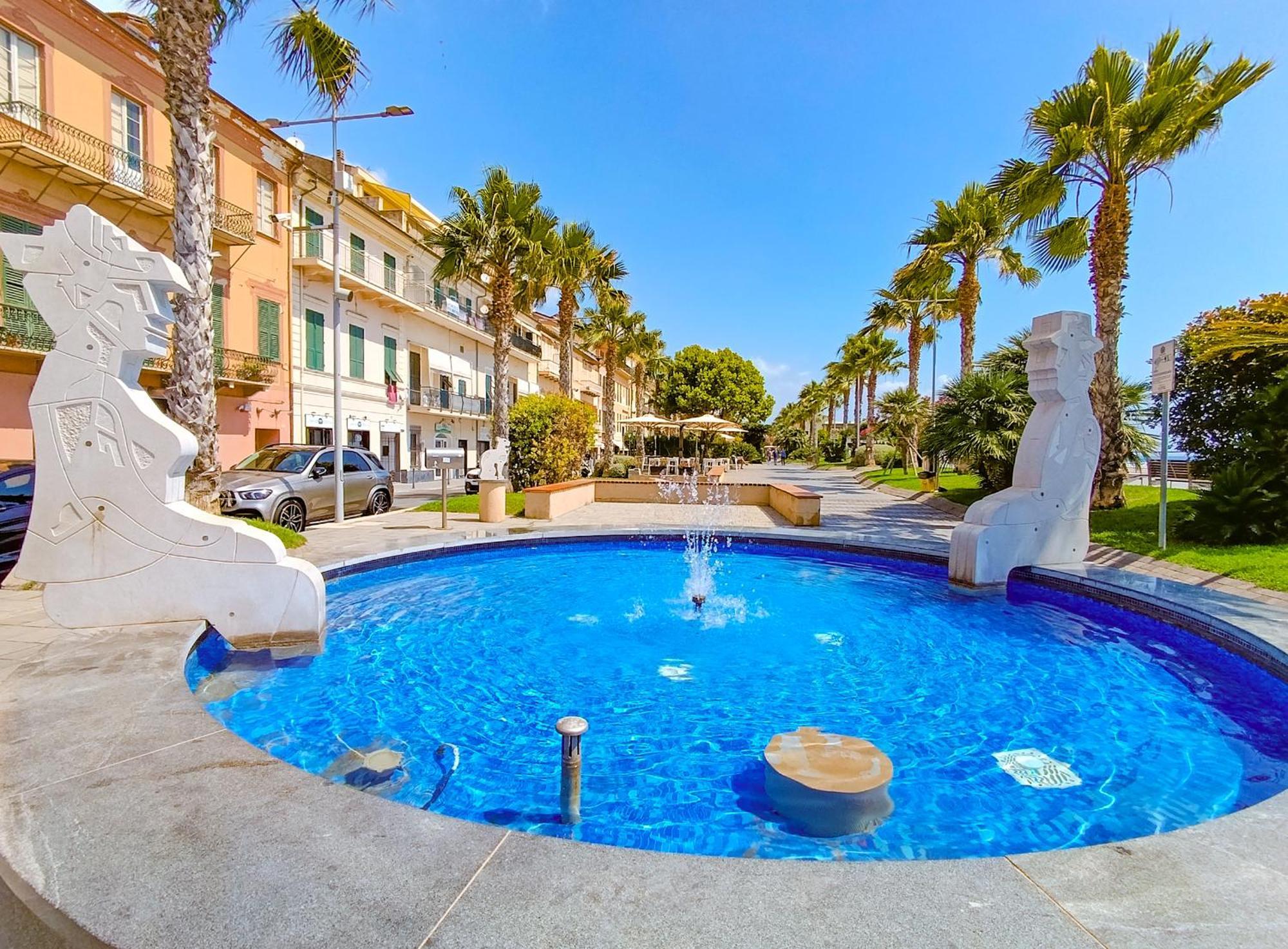 Garibaldi 57 Apartment Loano Bagian luar foto